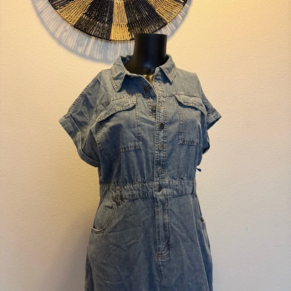 Stylish Denim Button-Up Midi Dress - Picture 12 of 14